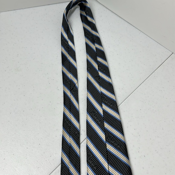 Chick-fil-A store manager tie. Minor wear, see pictures. Great tie for the store - Picture 7 of 10
